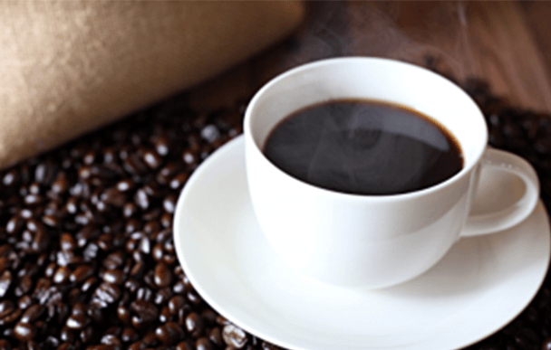 現磨咖啡，礦泉水等免費提供中