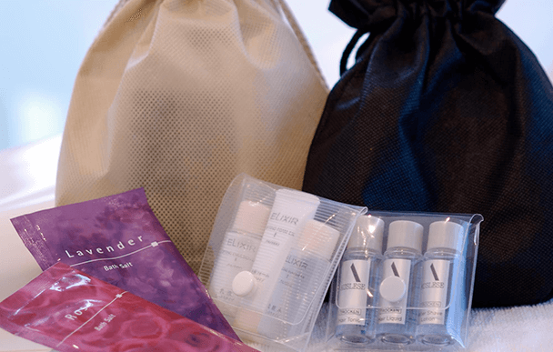 女性限定的一次性化妝包服務中