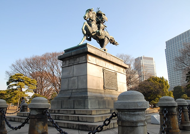 Kokyo Gaien National Garden / 步行約18分鐘