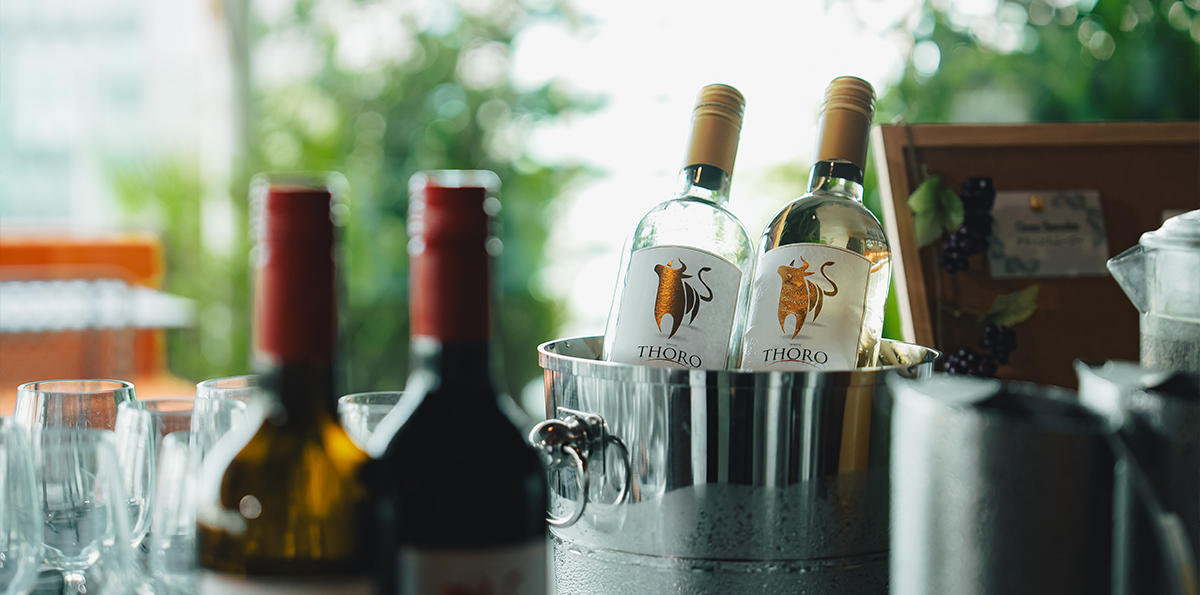 早晨與葡萄酒一起開始的奢侈早晨