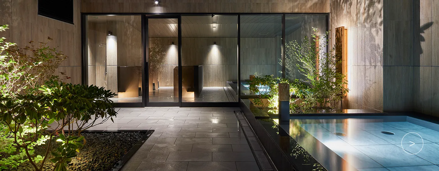 飯店頂樓的露天浴池