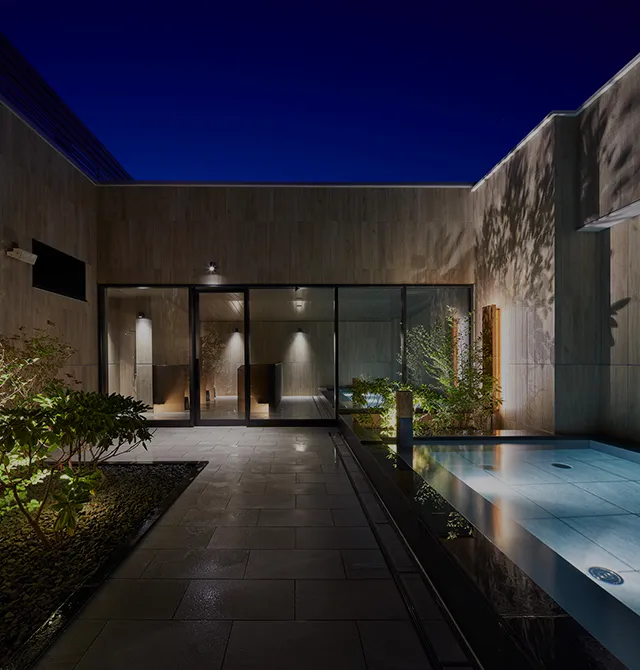 飯店頂樓的露天浴池