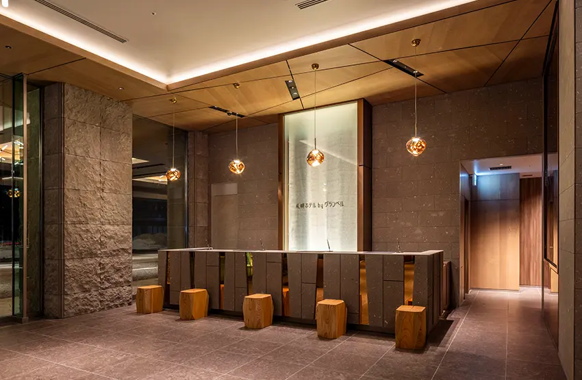 前臺大廳休息室