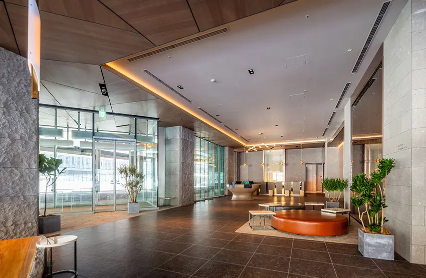 前臺大廳休息室