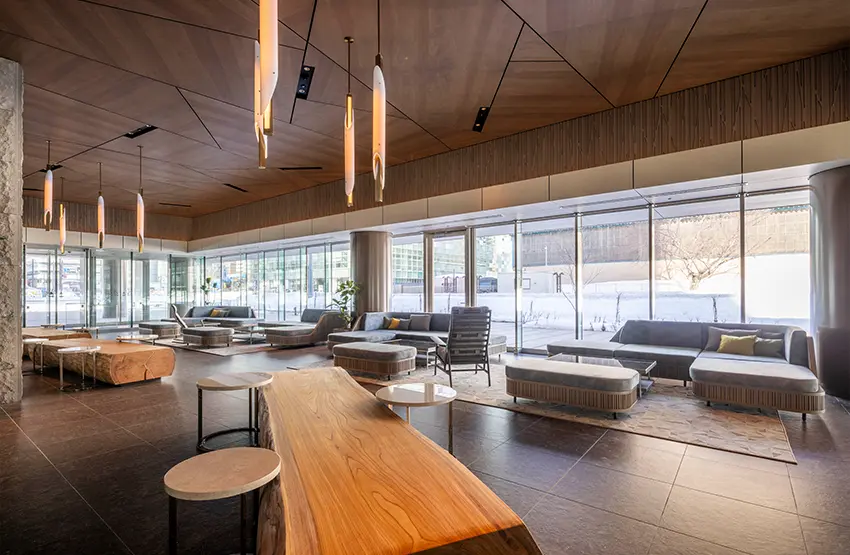 前臺大廳休息室