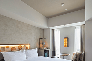 寬敞的客房天花板高度