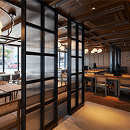 1Fｍinori de bar / 室內（白天）